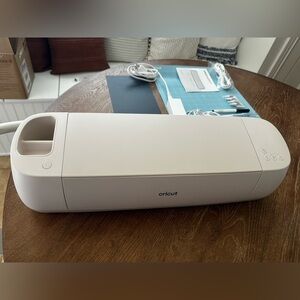 EXCELLENT CONDITION CRICUT EXPLORE 4- SEASHELL